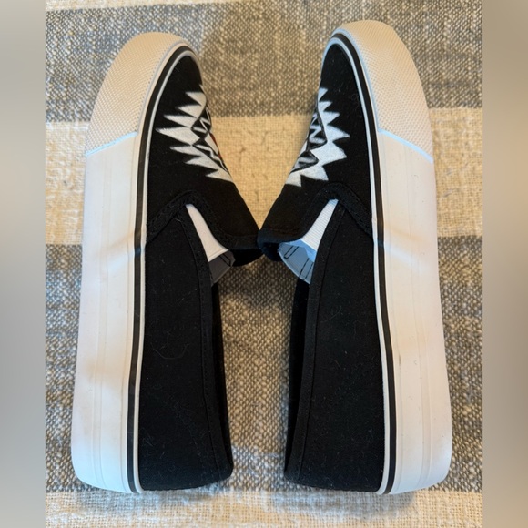 Hand Painted Slip On Shoes Sneakers Women SZ 7 Aztec Design Art to Wear - Picture 4 of 8